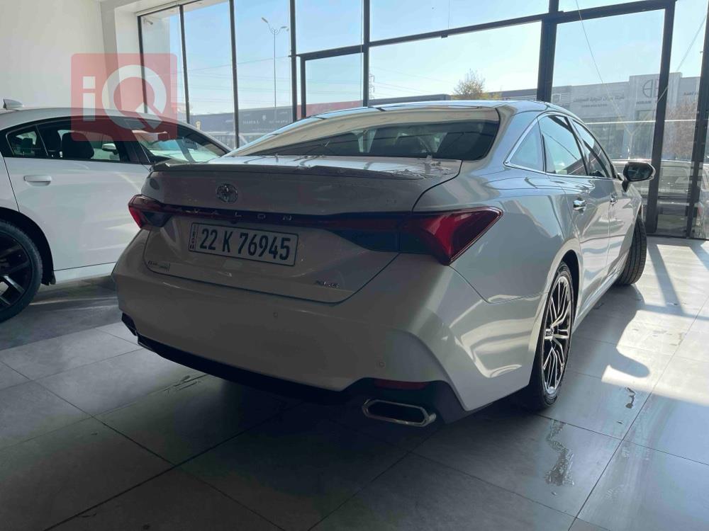 تويوتا أفالون